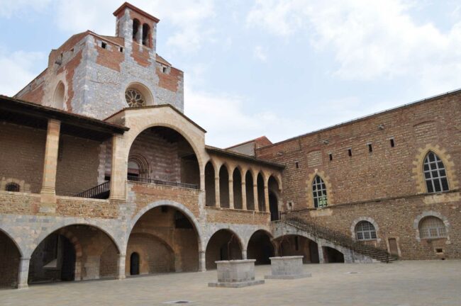 les-criques-de-porteil-notre-region-decouverte-PALAIS-DES-ROIS-DE-MAJORQUE